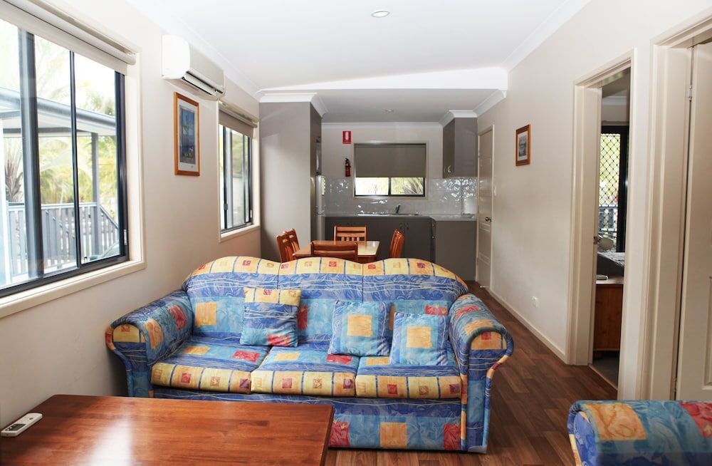 Tasman Holiday Parks - Fraser Coast Family Villa 3