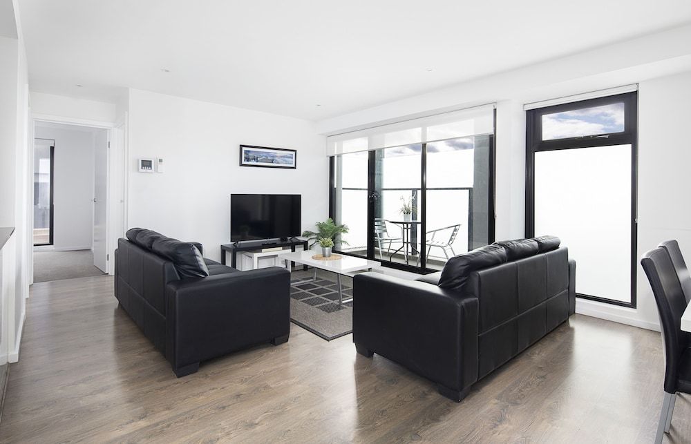 RNR Serviced Apartments North Melbourne Premier Two Bedroom Apartment with Balcony 8