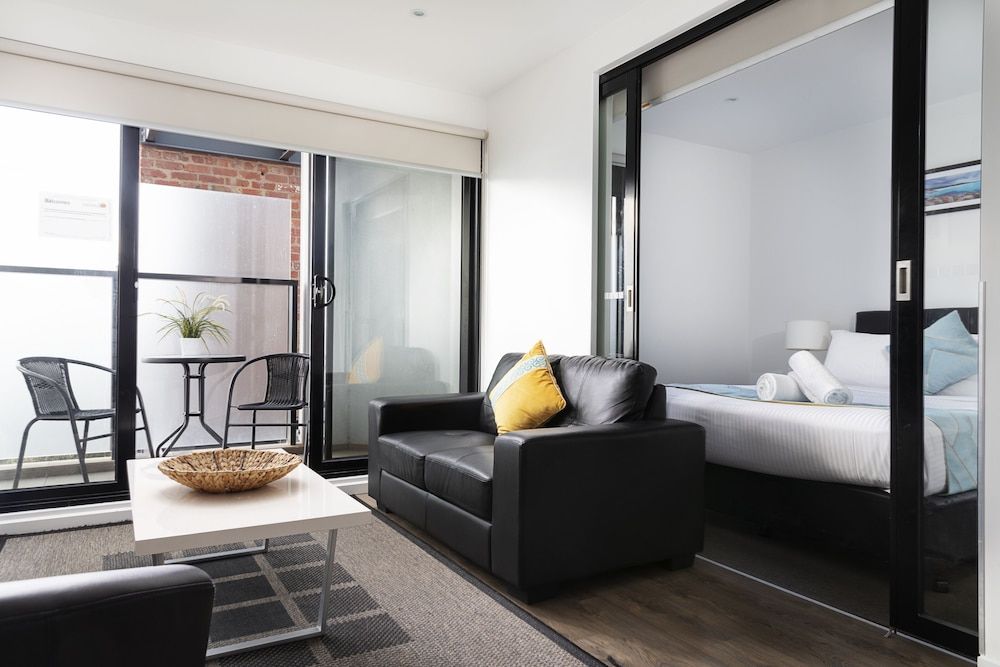 RNR Serviced Apartments North Melbourne One Bedroom Apartment with Balcony 7