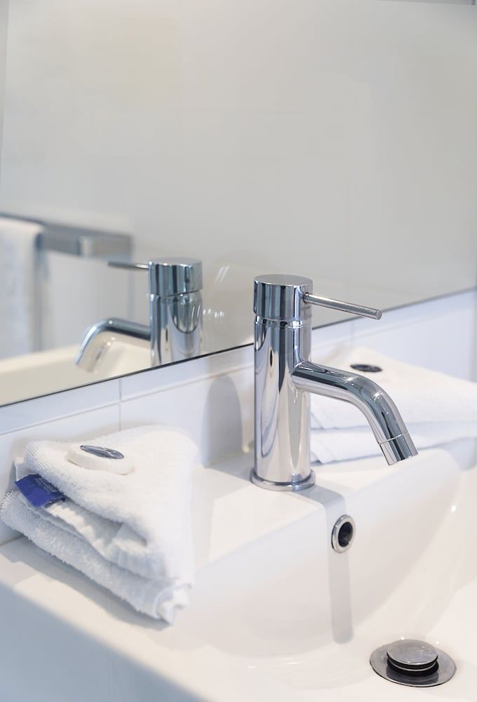 RNR Serviced Apartments North Melbourne One Bedroom Apartment with Balcony 12