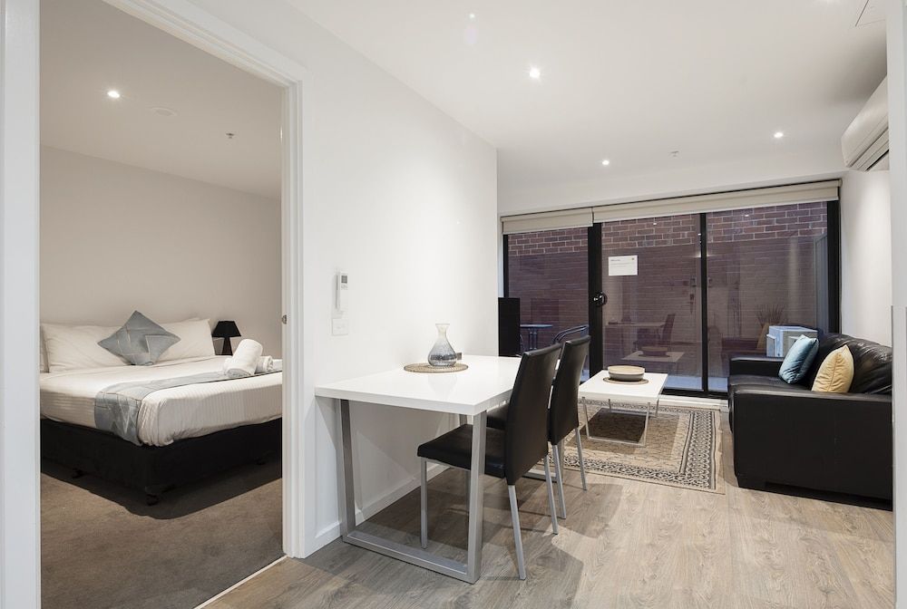 RNR Serviced Apartments North Melbourne One Bedroom Apartment with Balcony 15
