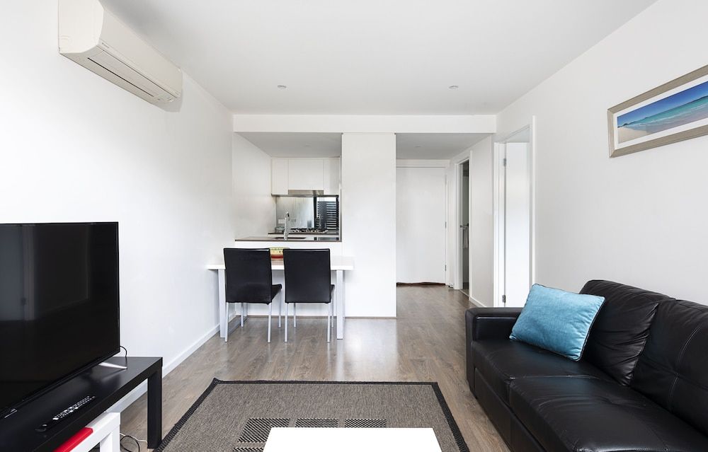 RNR Serviced Apartments North Melbourne One Bedroom Apartment with Balcony 18
