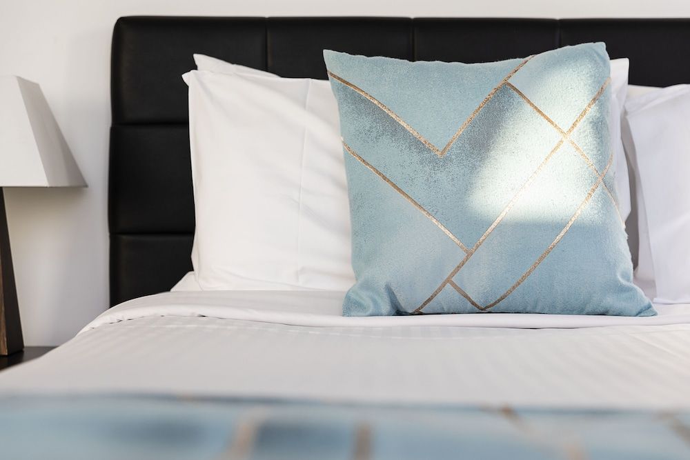 RNR Serviced Apartments North Melbourne One Bedroom Apartment with Balcony 2