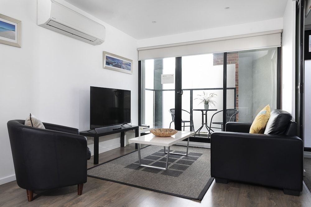 RNR Serviced Apartments North Melbourne One Bedroom Apartment with Balcony 16