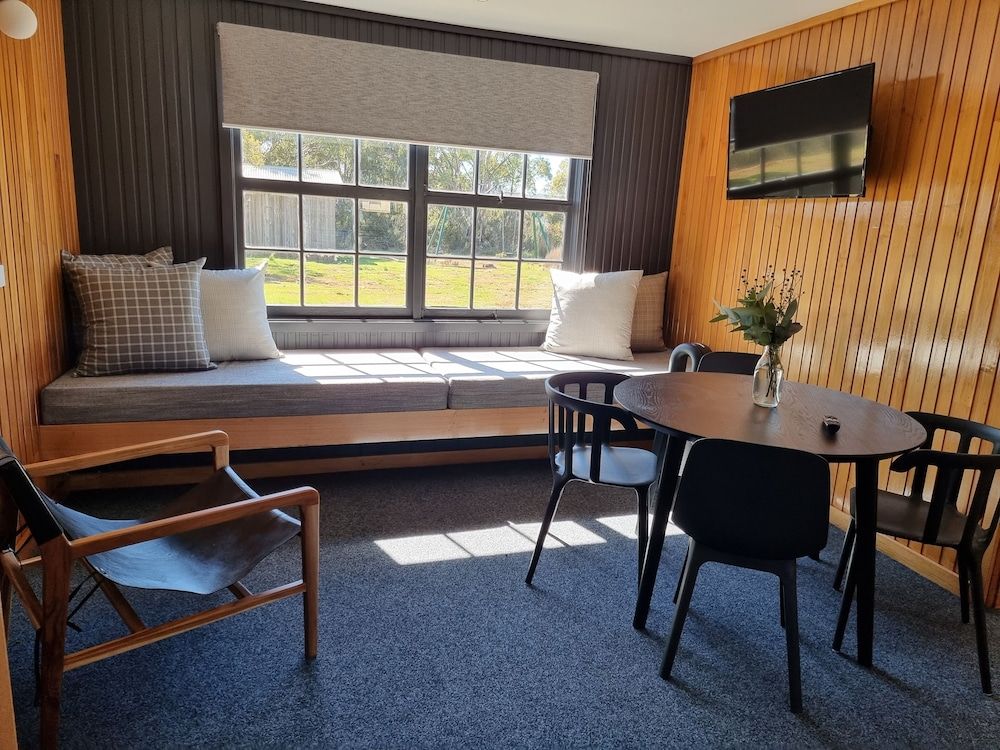 Great Lake Hotel King Ensuite Self Contained 5