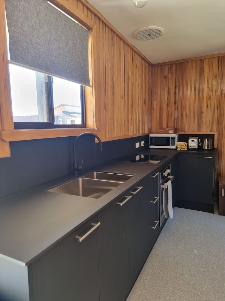 Great Lake Hotel King Ensuite Self Contained 4