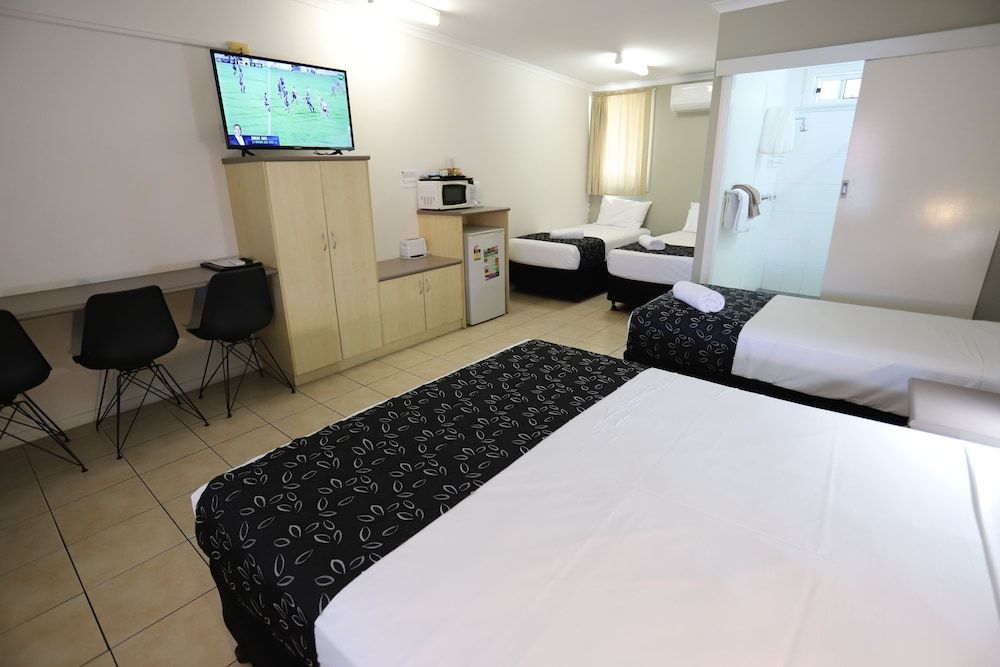 Tropic Coast Motel Family Room 3