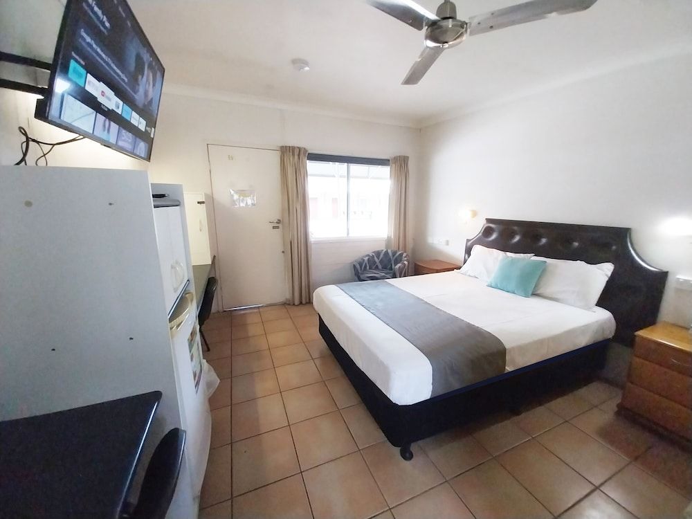 Tropic Coast Motel Standard Queen Room 4