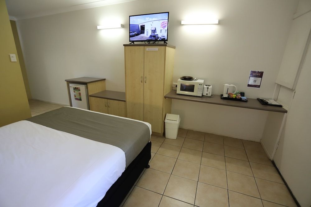 Tropic Coast Motel Standard Queen Room 2