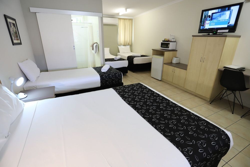 Tropic Coast Motel Family Room 2