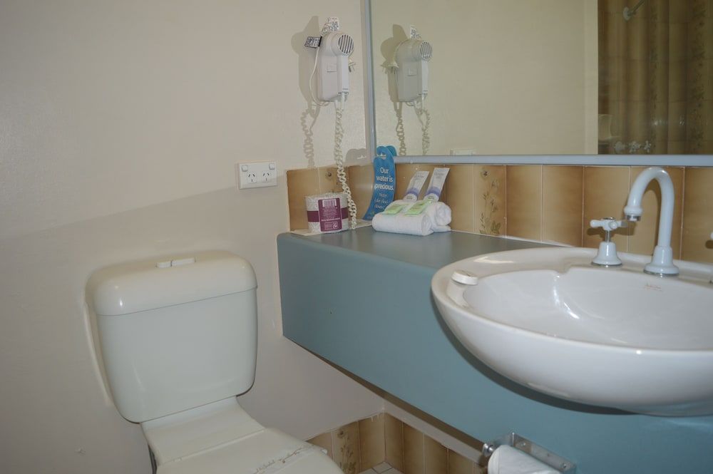 Excelsior Motor Inn Standard Double Room 2