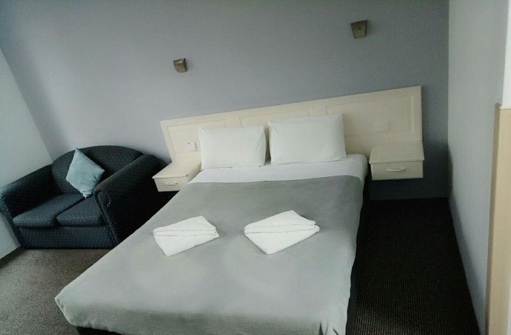 Excelsior Motor Inn Standard Double Room