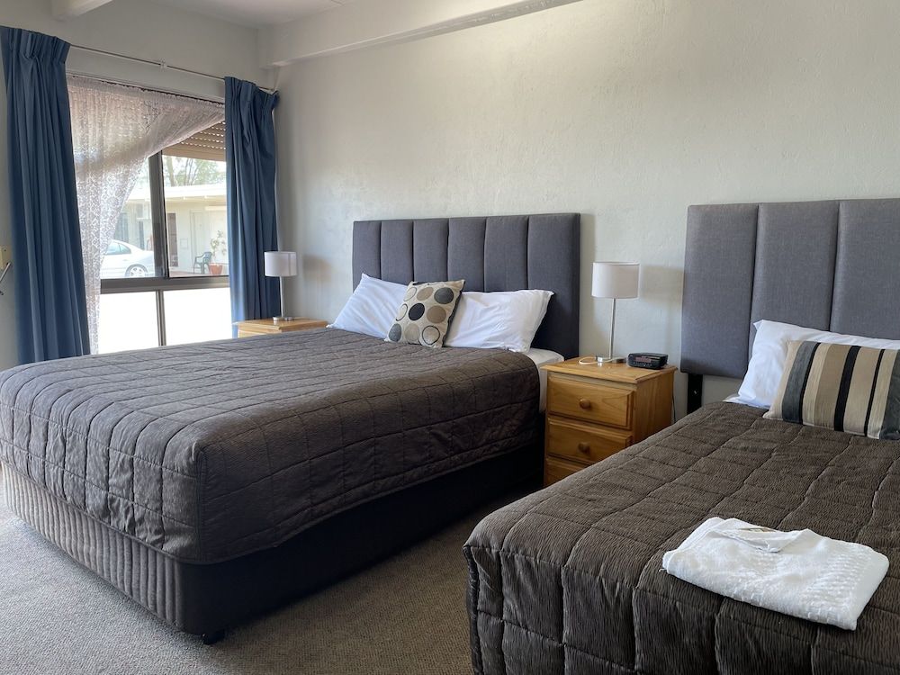 Citrus Motel Family Room, Multiple Beds, Non Smoking (Twin) 3