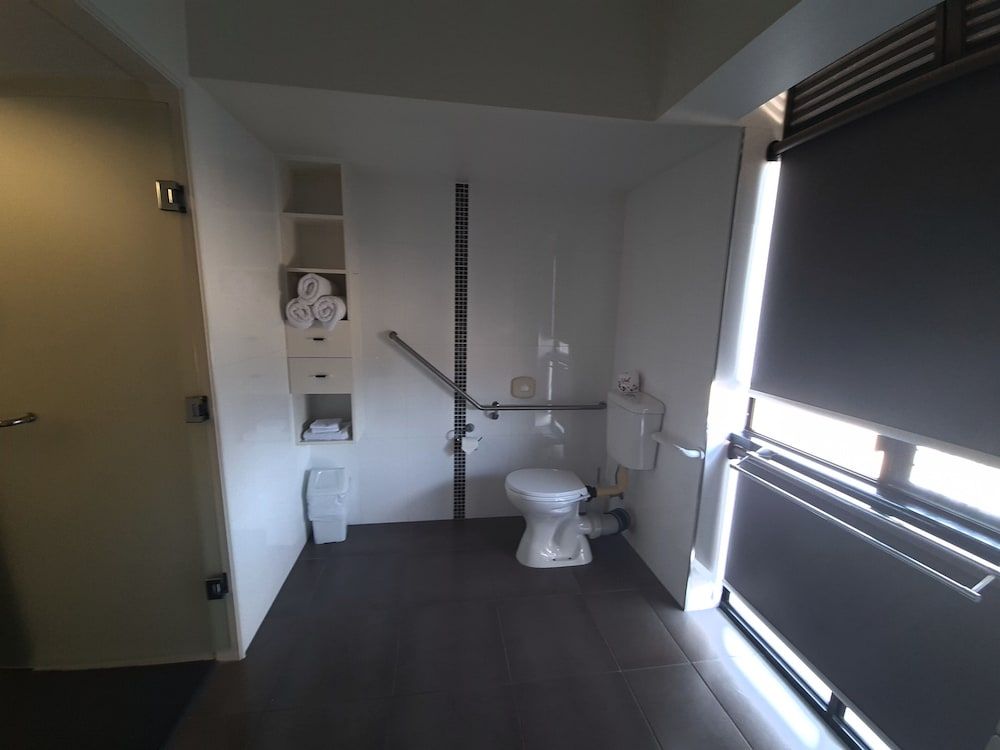 Ayr Travellers Motel Twin Room, Multiple Beds, Accessible 4