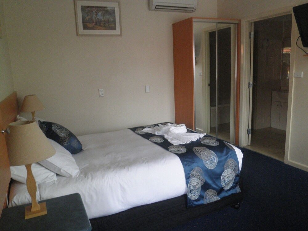 Deluxe Room, Non Smoking (Queen Deluxe)