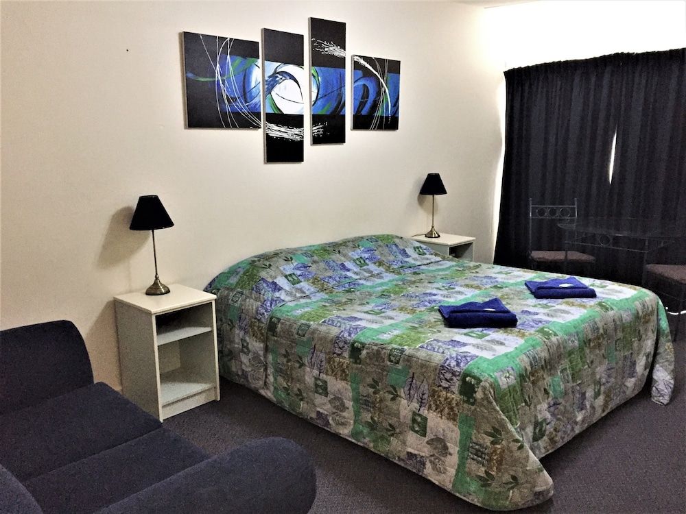 Ceduna Motor Inn Deluxe King 2