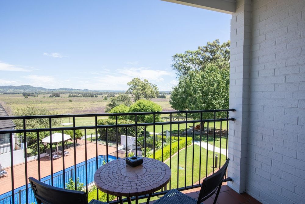 Camden Valley Inn King Spa Room 3