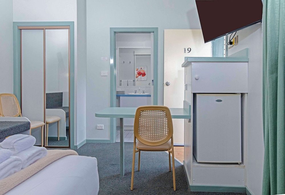 Alluna Motel Room (Queen) 14