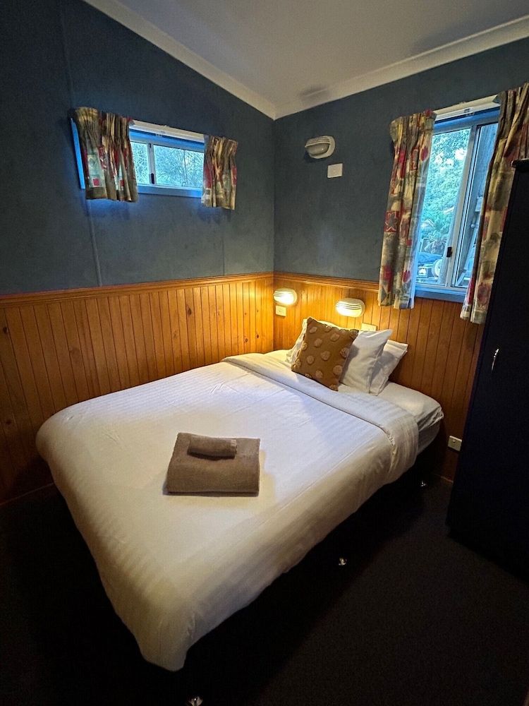 Doubles Retreat - Linen/Towels Supplied to the Main Bed only