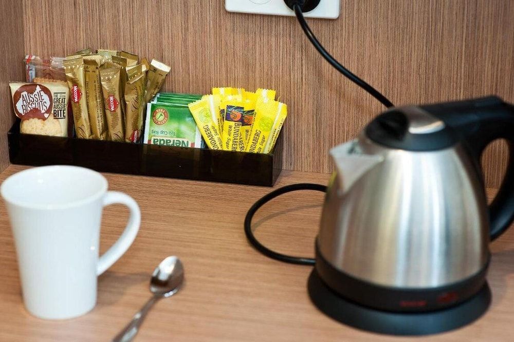 Colonial Terrace Motor Inn Standard Suite, 1 Bedroom, Non Smoking (Queen Twin) 4