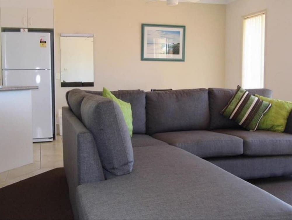 Town Beach Beachcomber Resort 1 Bedroom Deluxe Apartment 4