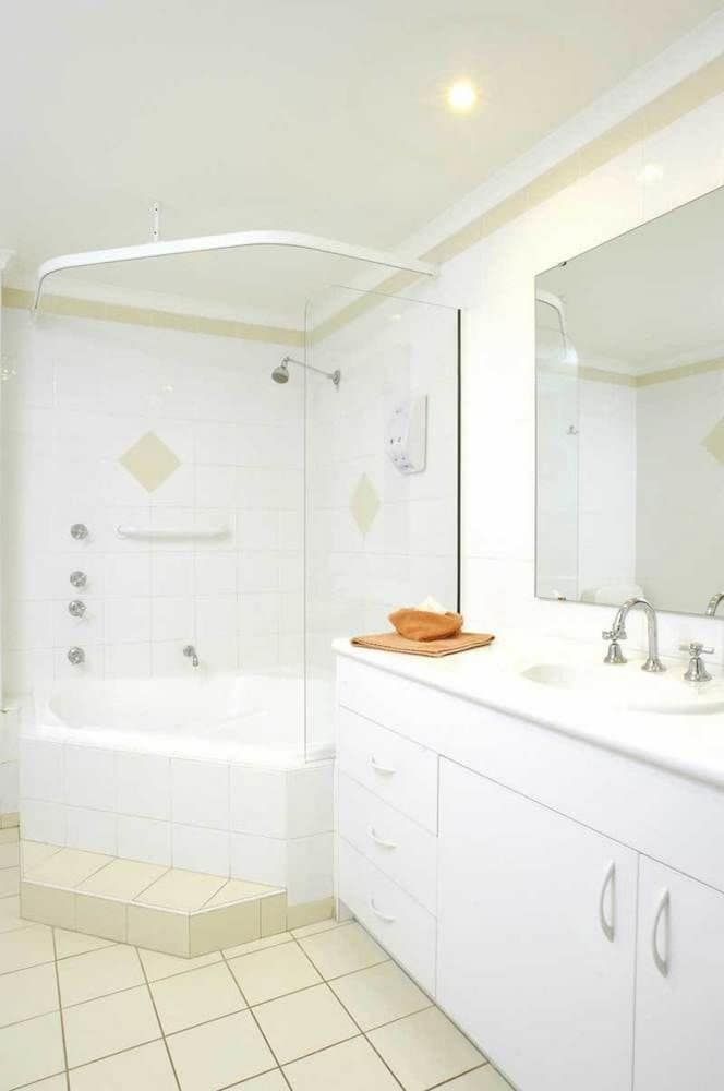 Town Beach Beachcomber Resort 2 Bedroom Deluxe Apartment 3