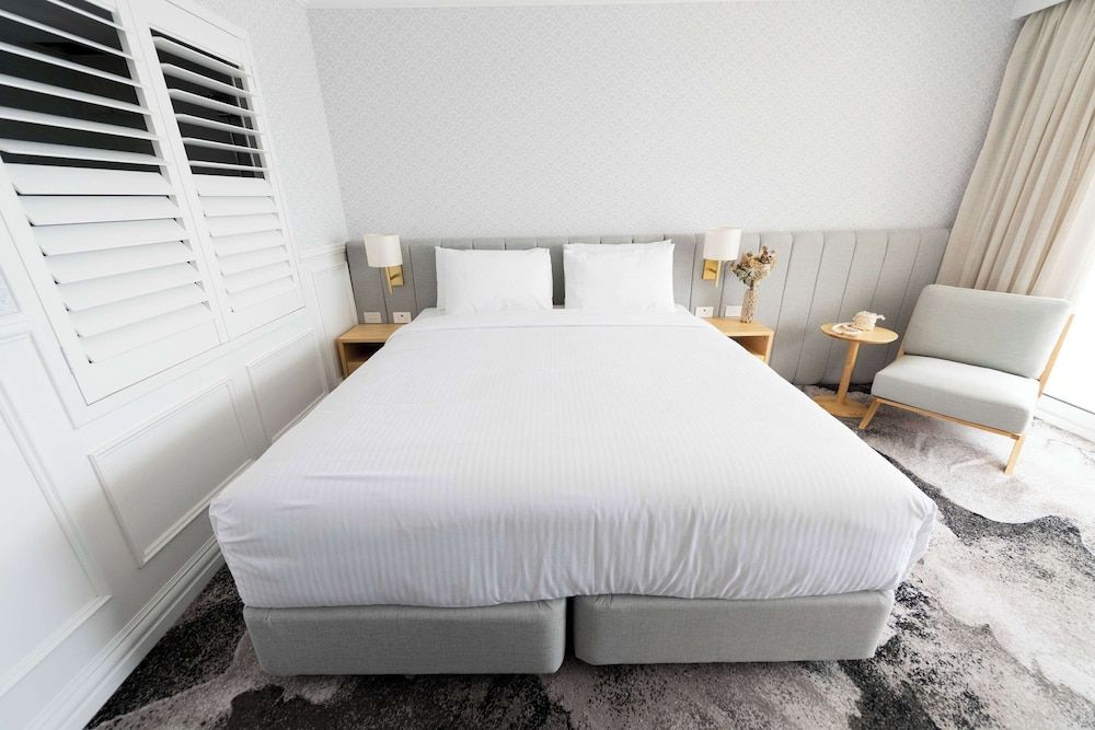 Room, 1 King Bed (Water View)
