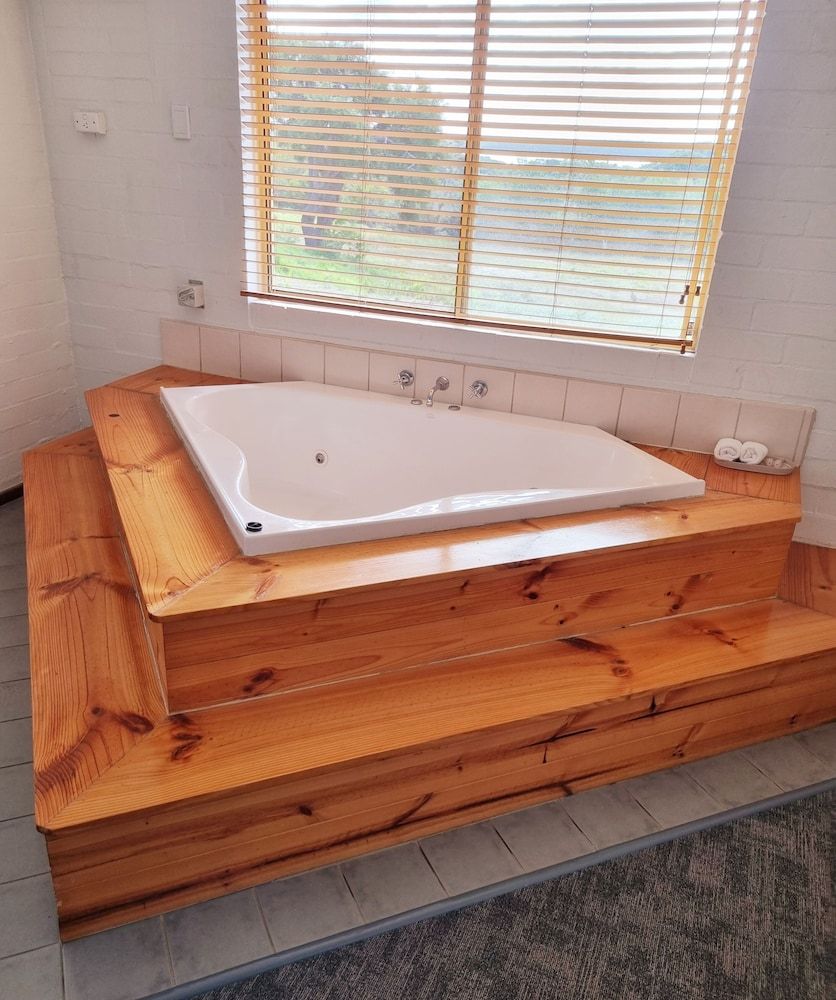 Deluxe Apartment, Jetted Tub