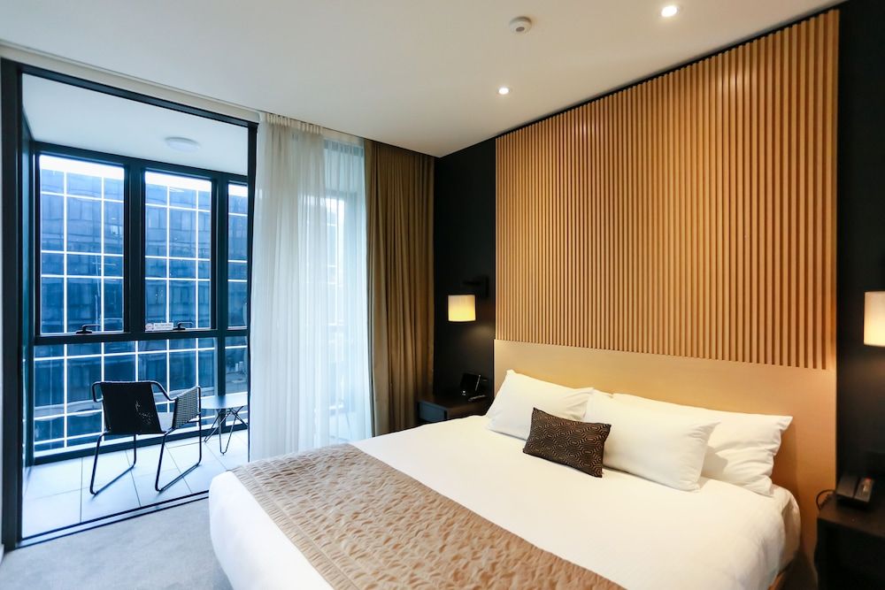 SKYE Hotel Suites Parramatta Deluxe 2