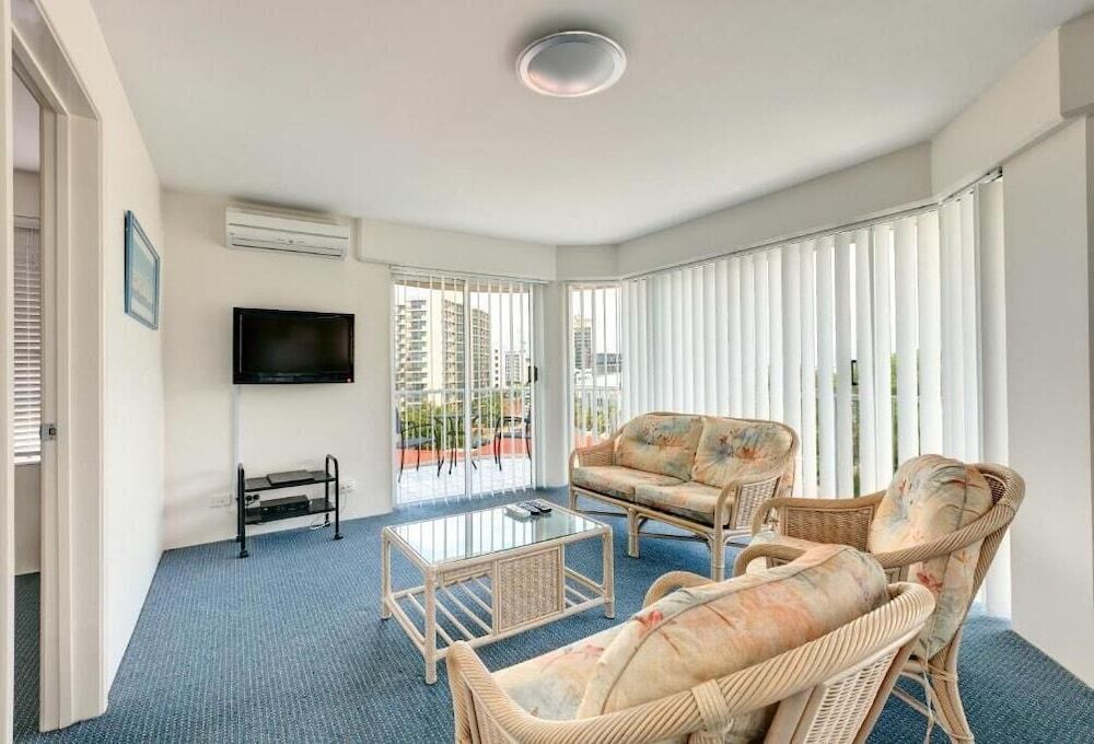 Bayviews & Harbourview Holiday Apartments Two Bedrooms Apartment 4