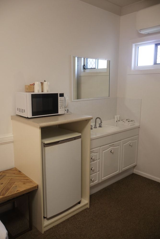 Park Avenue Hotel Motel Classic Twin Room, 2 Twin Beds 6