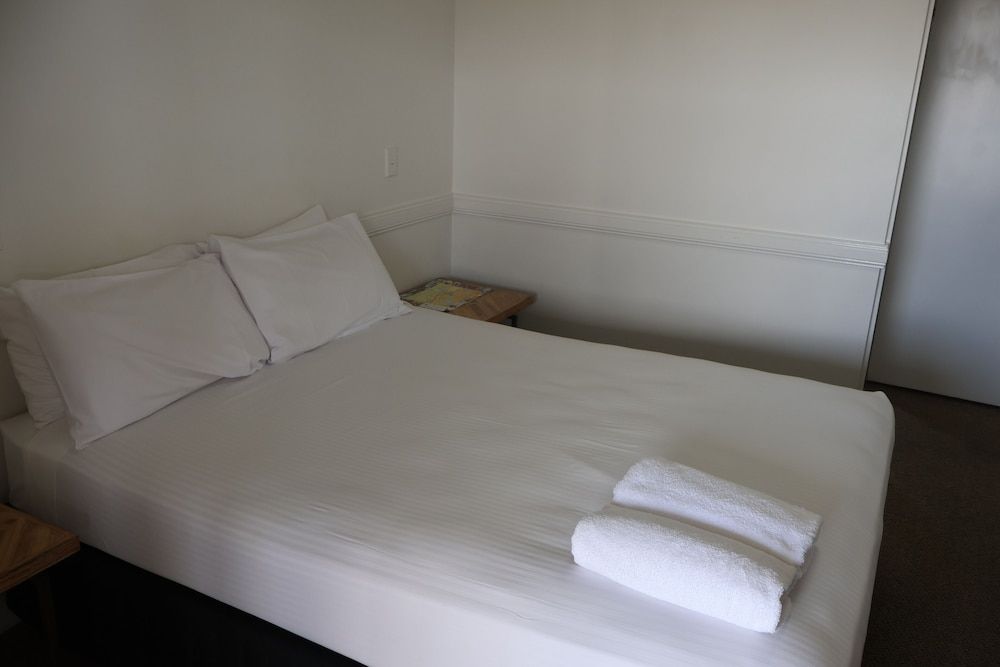 Park Avenue Hotel Motel Classic Double Room, 1 Double Bed 2