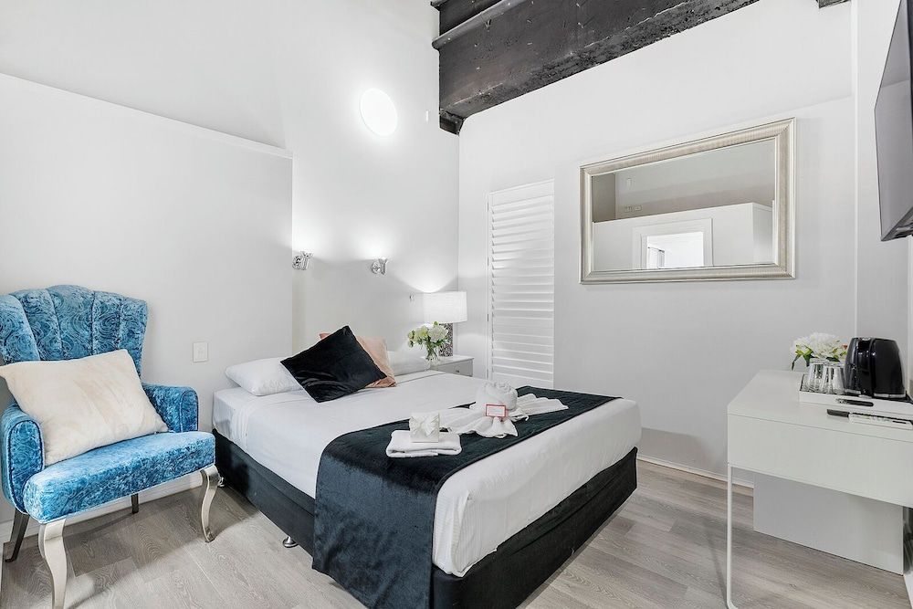 Airport Hotel Sydney Deluxe Double Ensuite 2