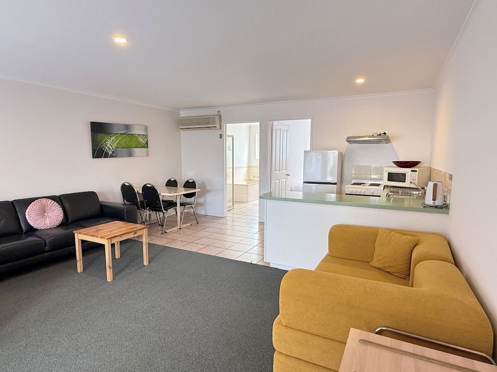 Beachcomber Motel and Apartments Apollo Bay Standard Family Apartment 10