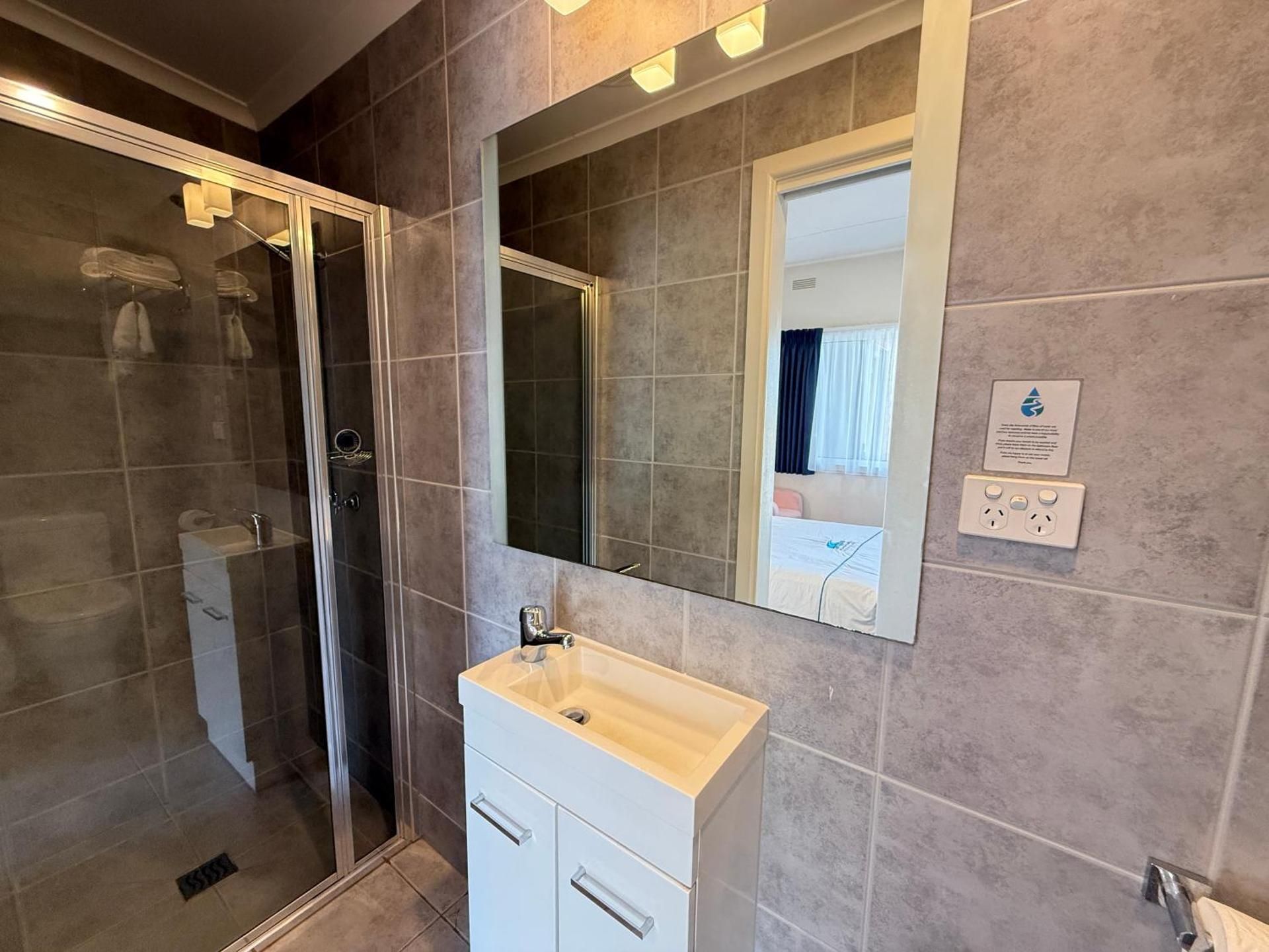 Beachcomber Motel and Apartments Apollo Bay Twin Room 2