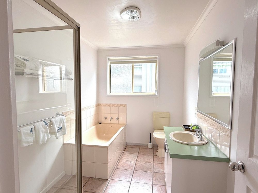 Beachcomber Motel and Apartments Apollo Bay Standard Family Apartment 8