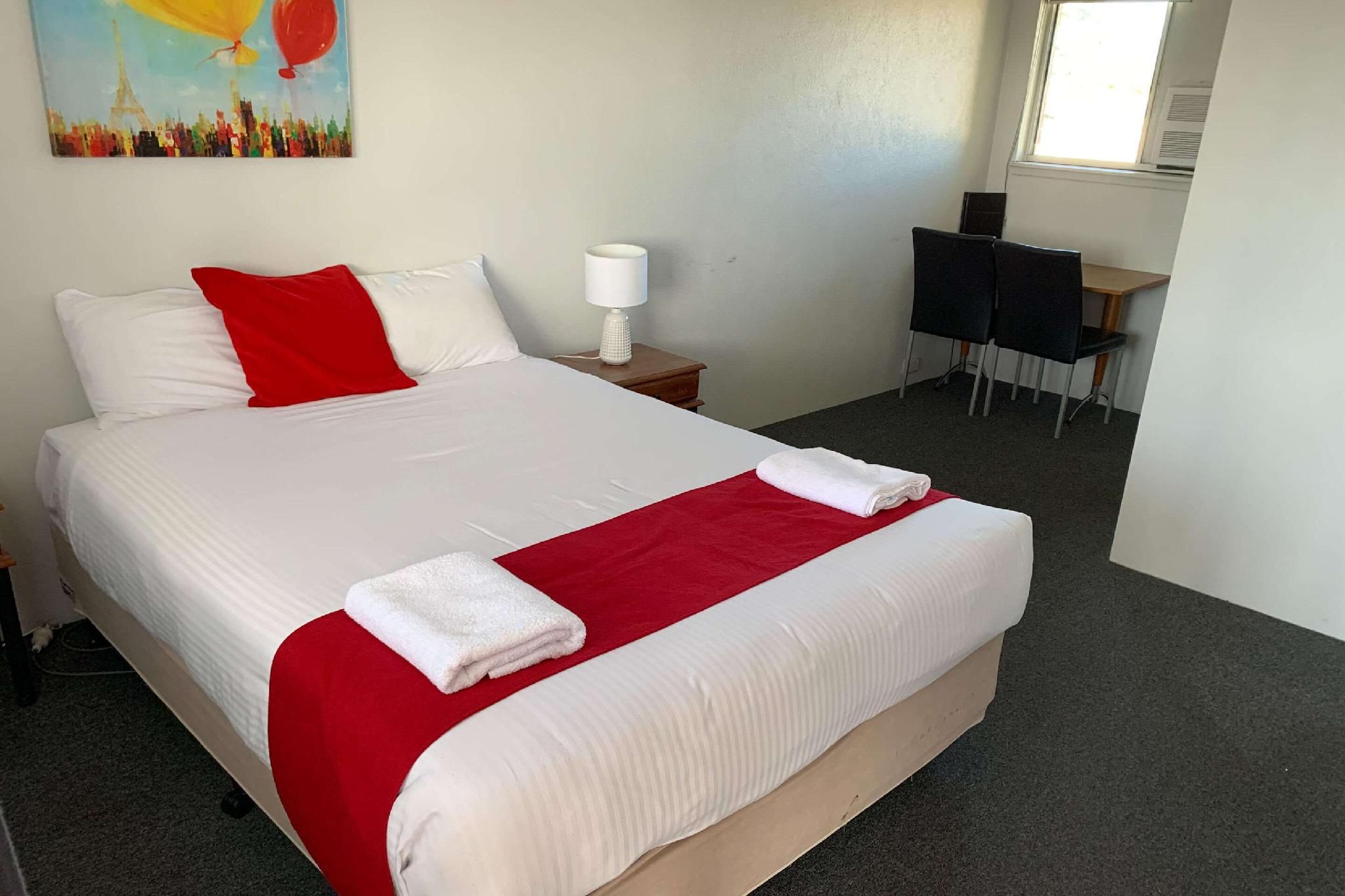 1 Queen Bed, 1 Single Bed, Nonsmoking, Upgrade