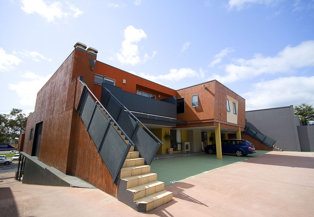 Check-in/check-out kiosk