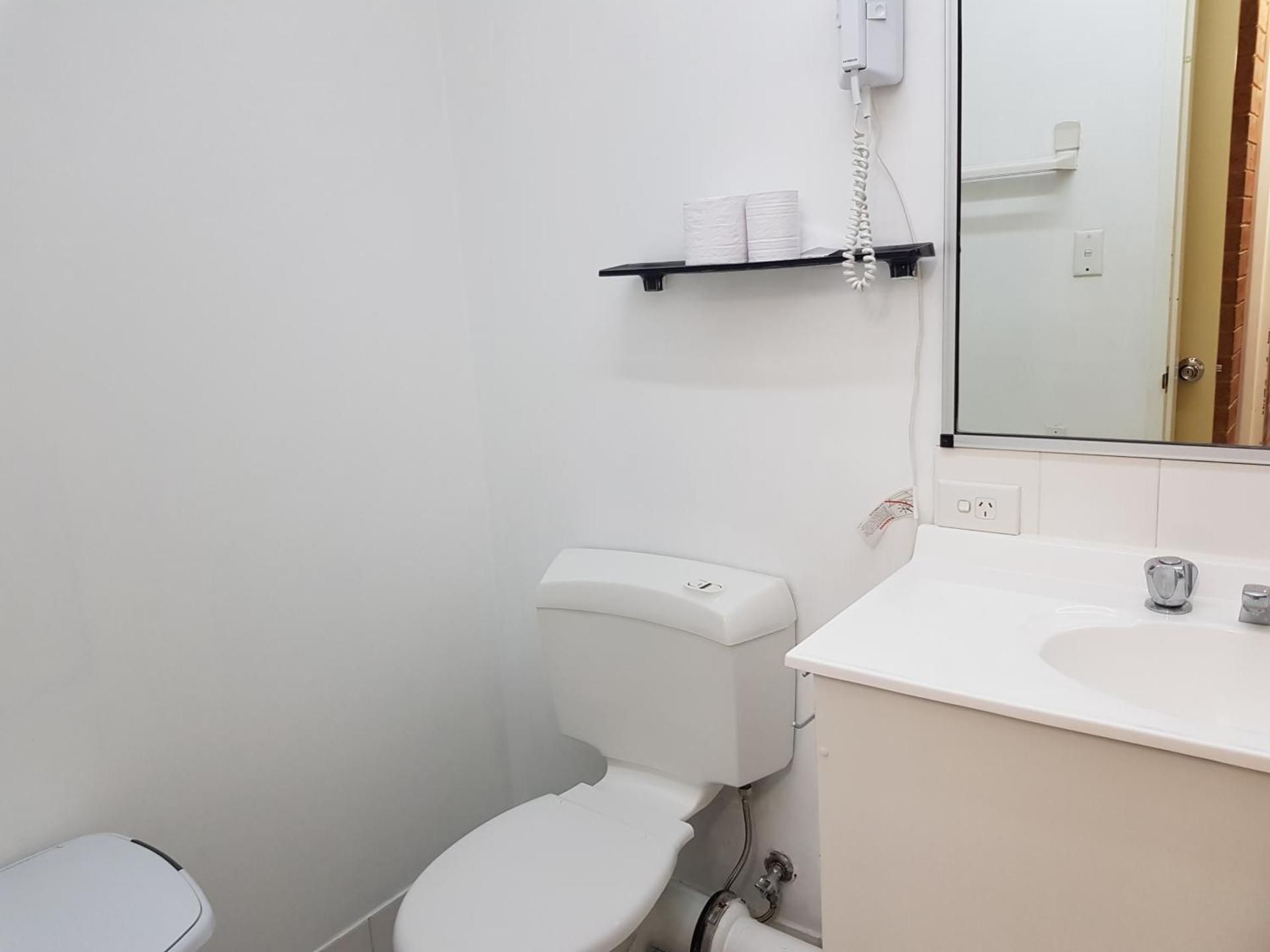 Two Bedroom Apartment 1 Queen 2 Single Beds Non-Smoking