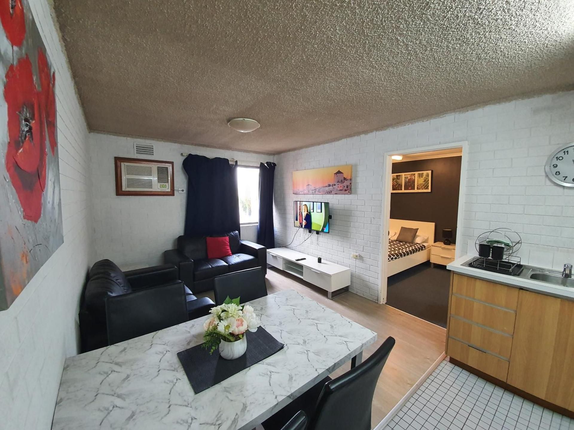 Queen One Bedroom Non-Smoking
