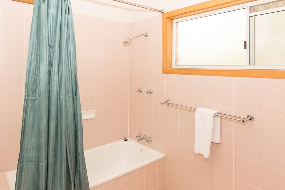 Chinchilla Great Western Motor Inn Family Room 3