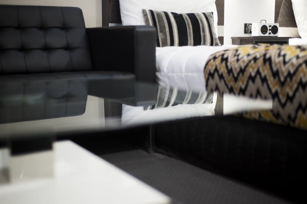 The Abbey Motor Inn Deluxe Twin Room 3