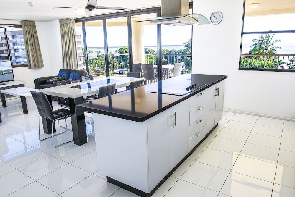 Cairns Aquarius Premium Apartment, 2 Bedrooms, Non Smoking, Kitchen 15
