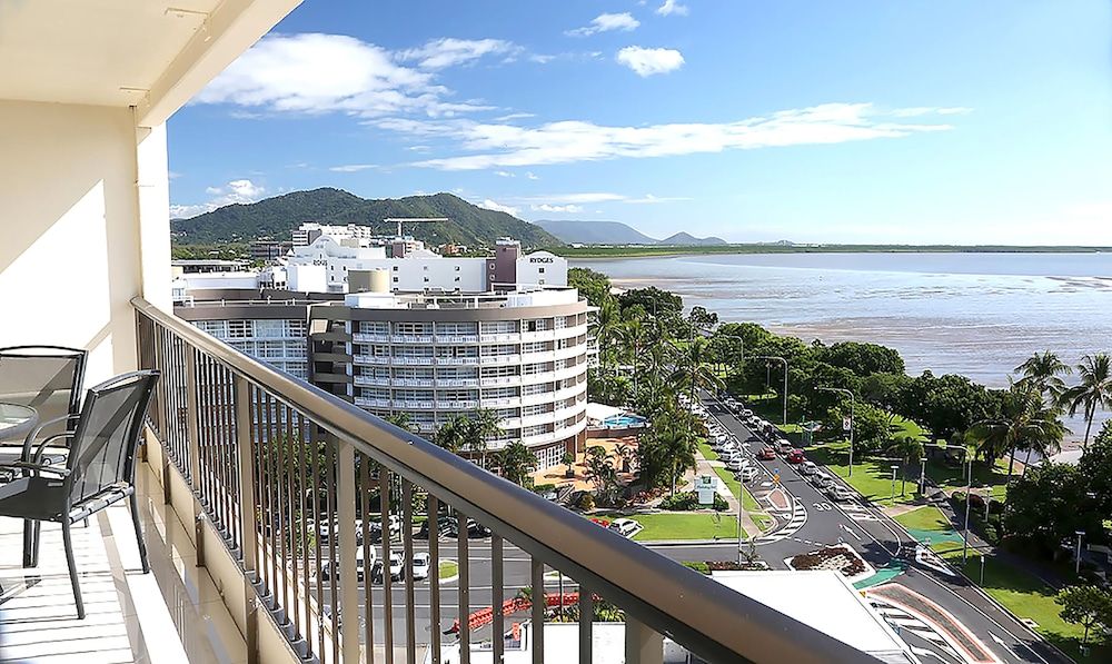 Cairns Aquarius Premium Plus 2 Bedroom Apartment 5