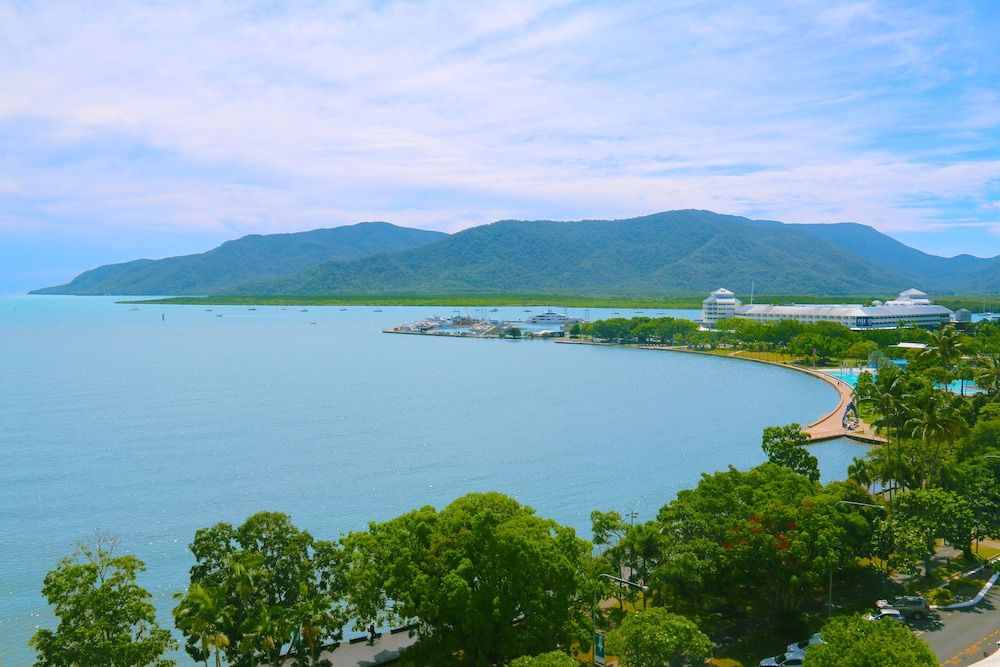 Cairns Aquarius Standard Apartment, 2 Bedrooms, Non Smoking, Kitchen 18