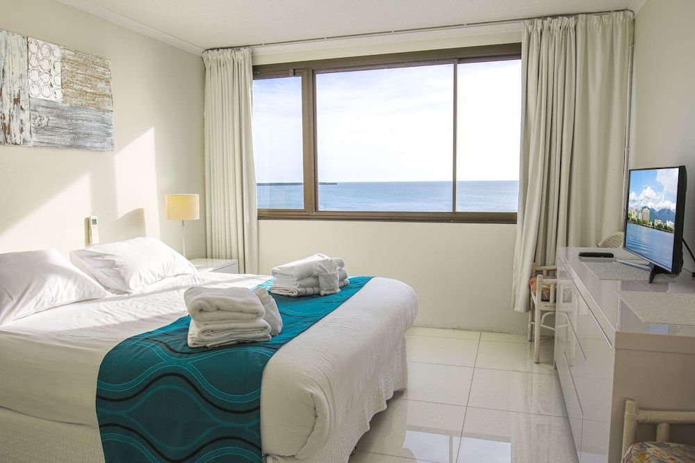Cairns Aquarius Premium Plus 2 Bedroom Apartment 2