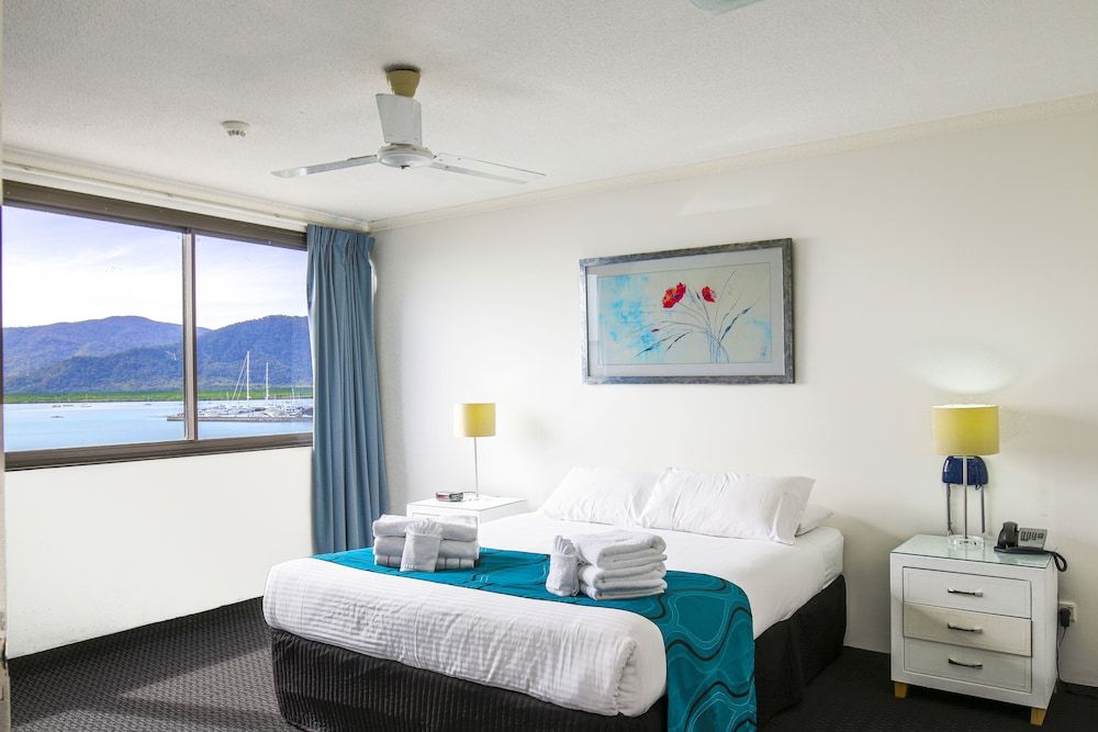 Cairns Aquarius Standard Apartment, 2 Bedrooms, Non Smoking, Kitchen 2