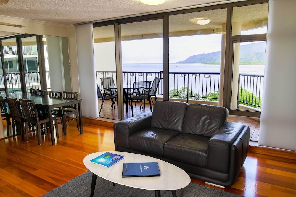 Cairns Aquarius Standard Apartment, 2 Bedrooms, Non Smoking, Kitchen 4