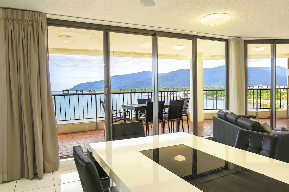 Cairns Aquarius Standard Apartment, 2 Bedrooms, Non Smoking, Kitchen 14