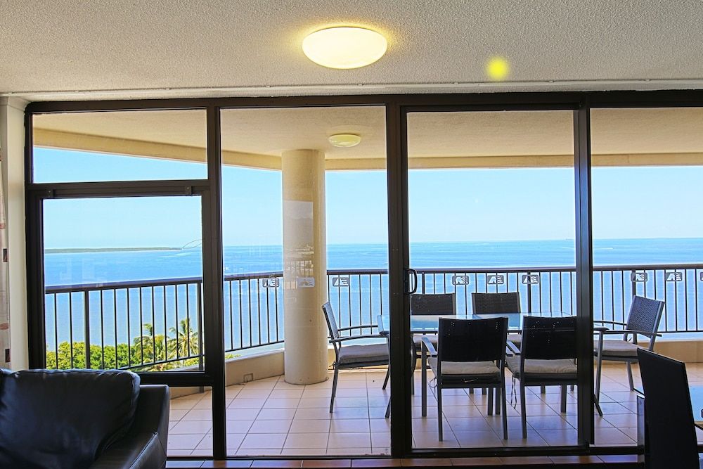 Cairns Aquarius Standard Apartment, 2 Bedrooms, Non Smoking, Kitchen 11